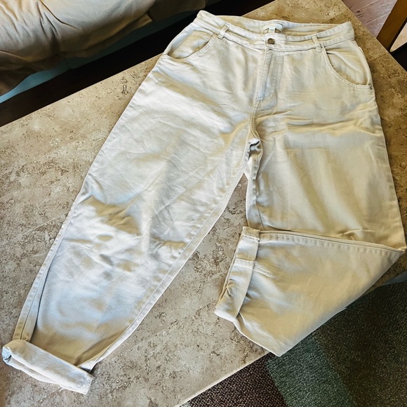 NWOT H&M Cream Denim Paperbag Jeans - Size 12 - Super comfy - Picture 2 of 6